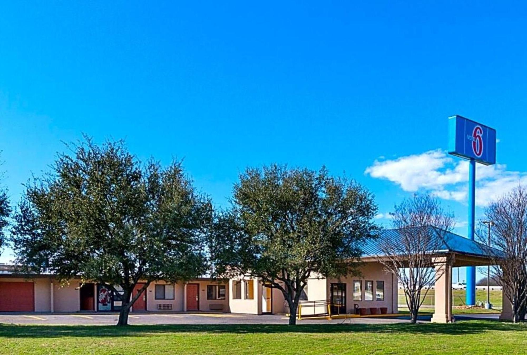 4 Hotels Near Strecker Museum Complex That Stand Out