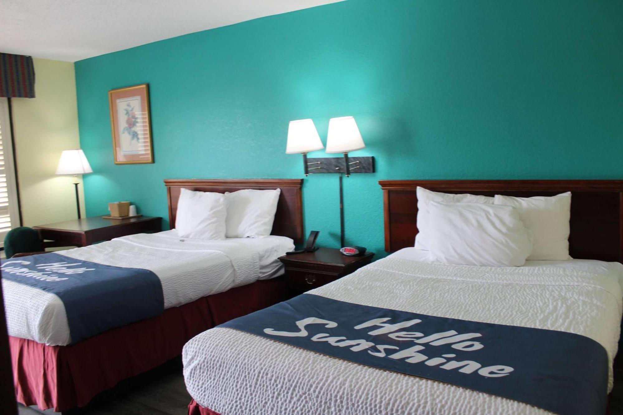 Staying in Florida: 9 Days Inn by Wyndham Hotels Compared