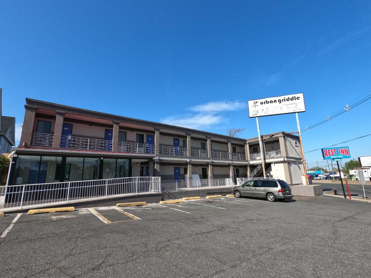 Where to Stay Near Jersey Gardens: 5 Airport Hotels Ranked