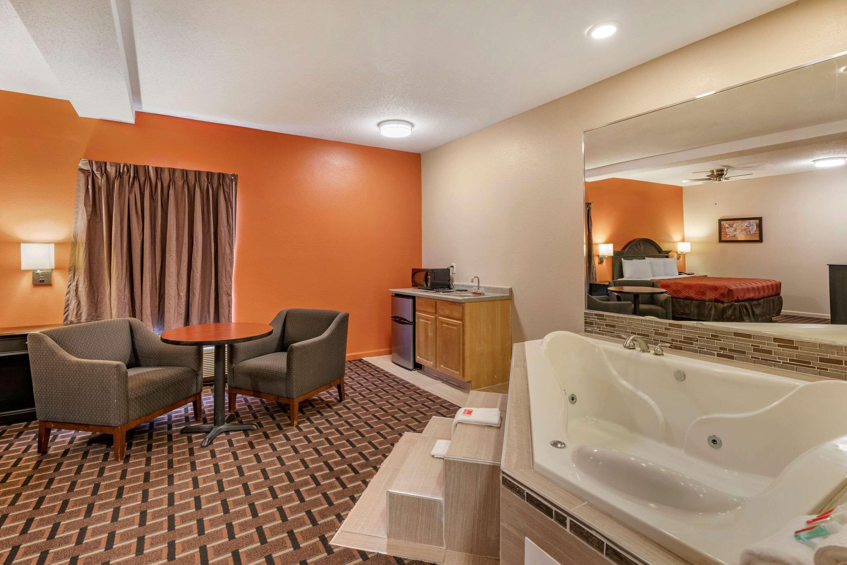 Staying Near Stearns Park: 4 Budget Hotels Compared
