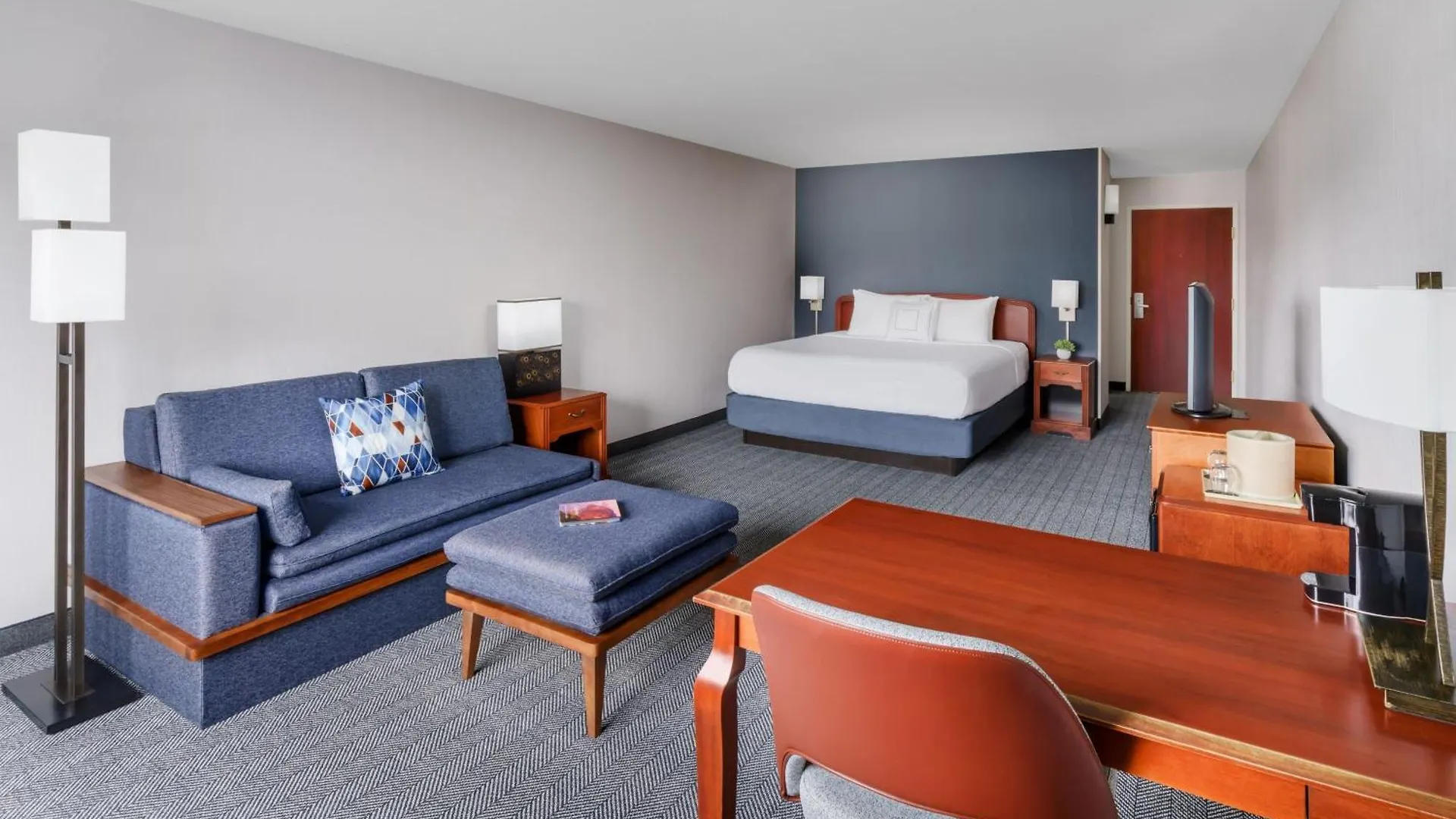 Staying Near Folsom Lake: 4 Business Hotels Compared