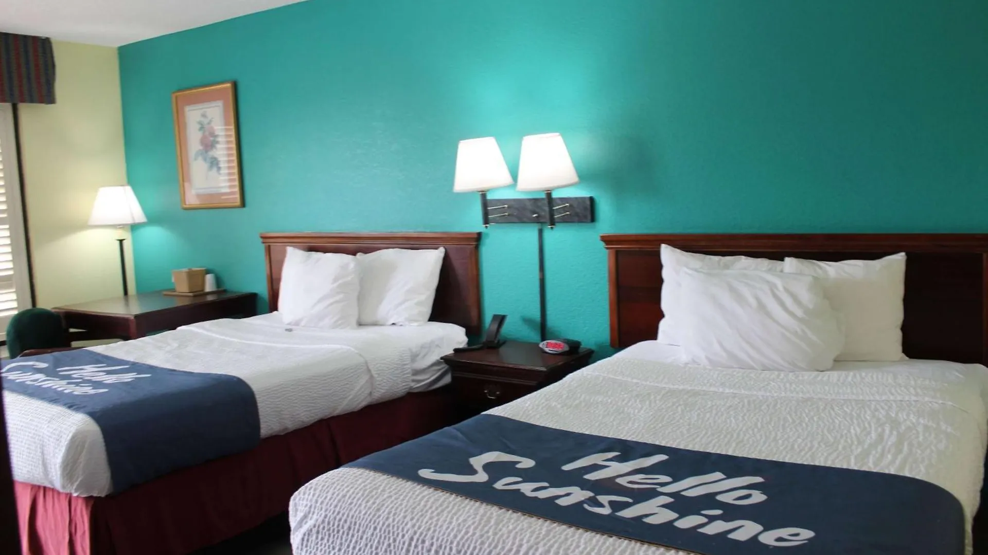 Staying in Florida: 9 Days Inn by Wyndham Hotels Compared