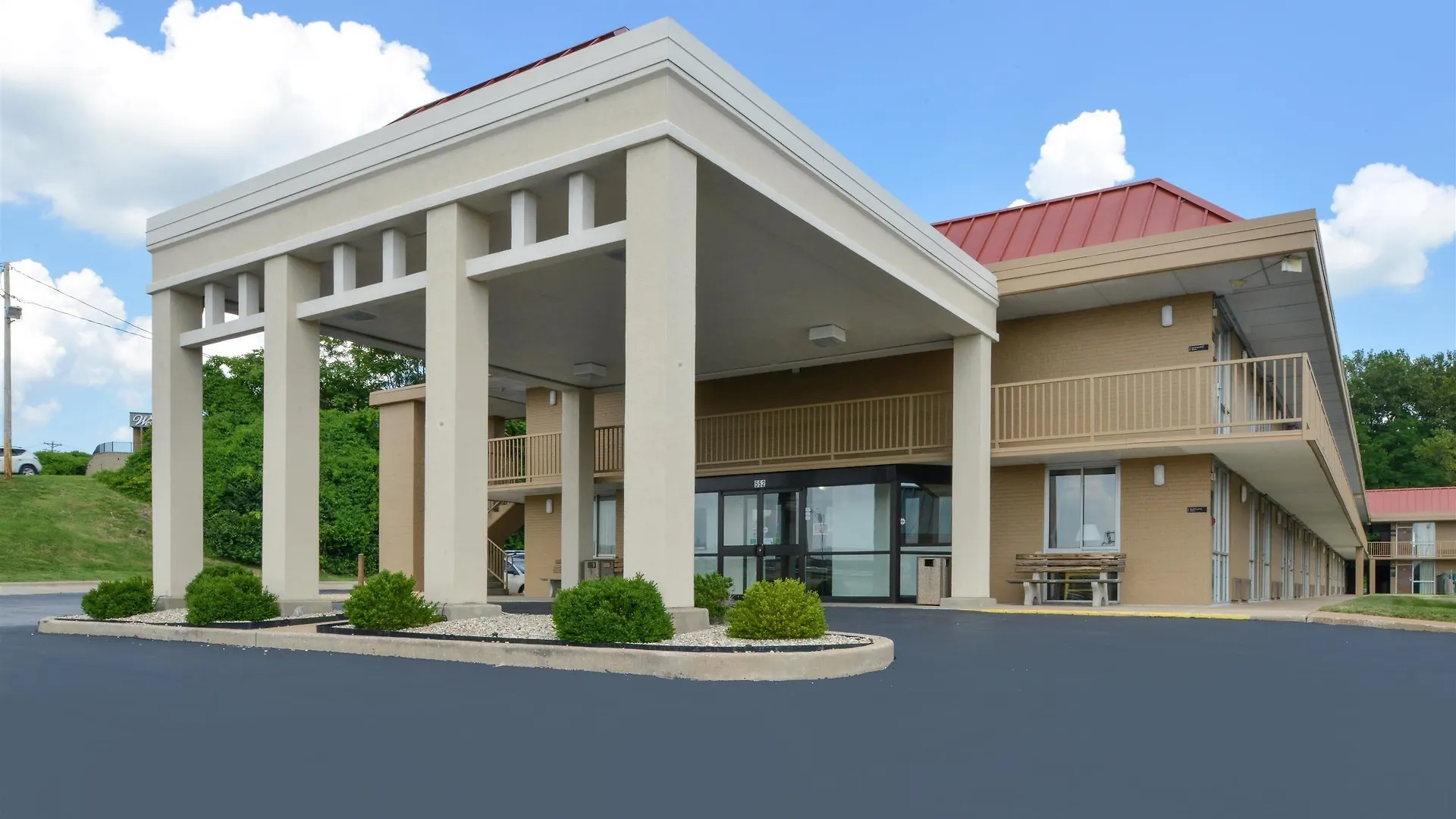 Staying Near Gateway Center: 7 Budget Hotels Compared