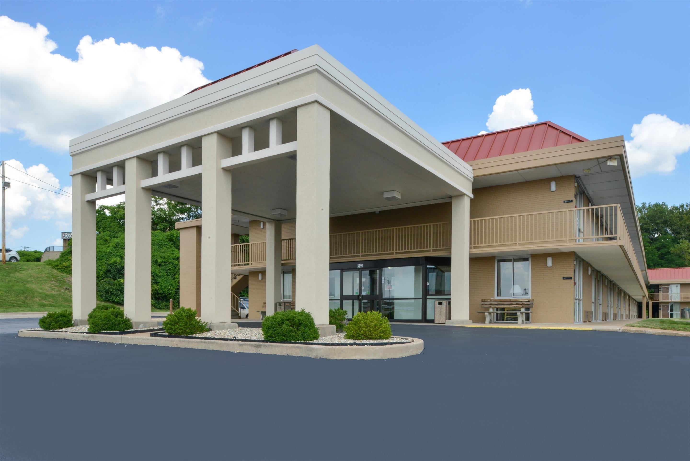 Staying Near Gateway Center: 7 Budget Hotels Compared